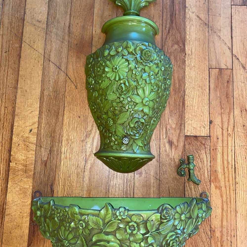Syroco Plastic Wood Gold Wall Faux Fountain  green flowers ornate